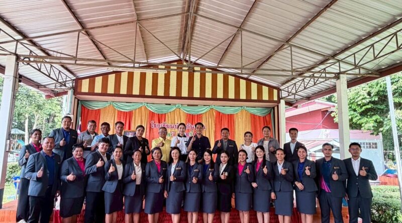 โรงเรียนบ้านพิงพวย (เสียงราษฎร์พัฒนา) ร่วมแสดงความยินดีและส่งคุณครูธนพล เครือพันธ์ ไปปฏิบัติหน้าที่ ณ โรงเรียนบ้านกันจาน โรงเรียนบ้านพิงพวย (เสียงราษฎร์พัฒนา) ร่วมแสดงความยินดีและส่งคุณครูธนพล เครือพันธ์ ไปปฏิบัติหน้าที่ ณ โรงเรียนบ้านกันจาน
